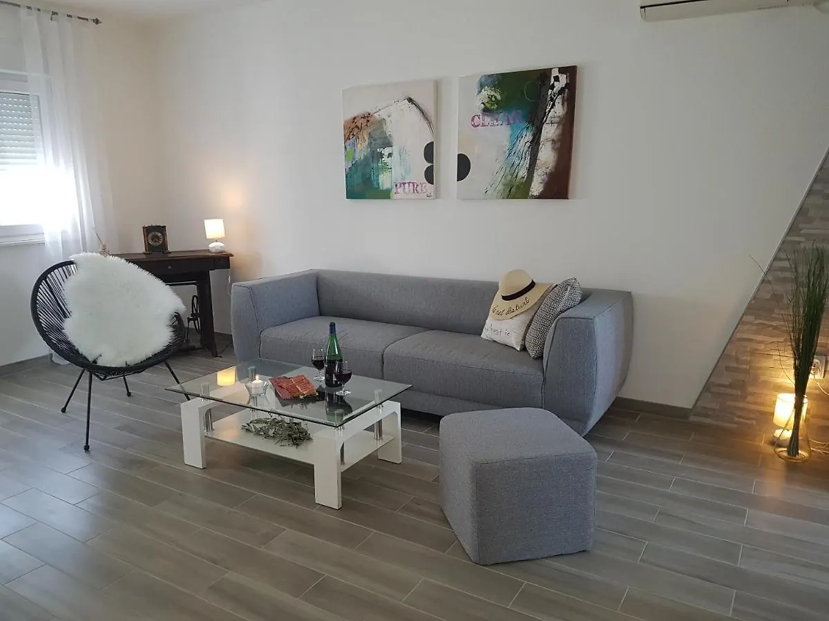 Kuca Marija-Petra Apartment Kastela