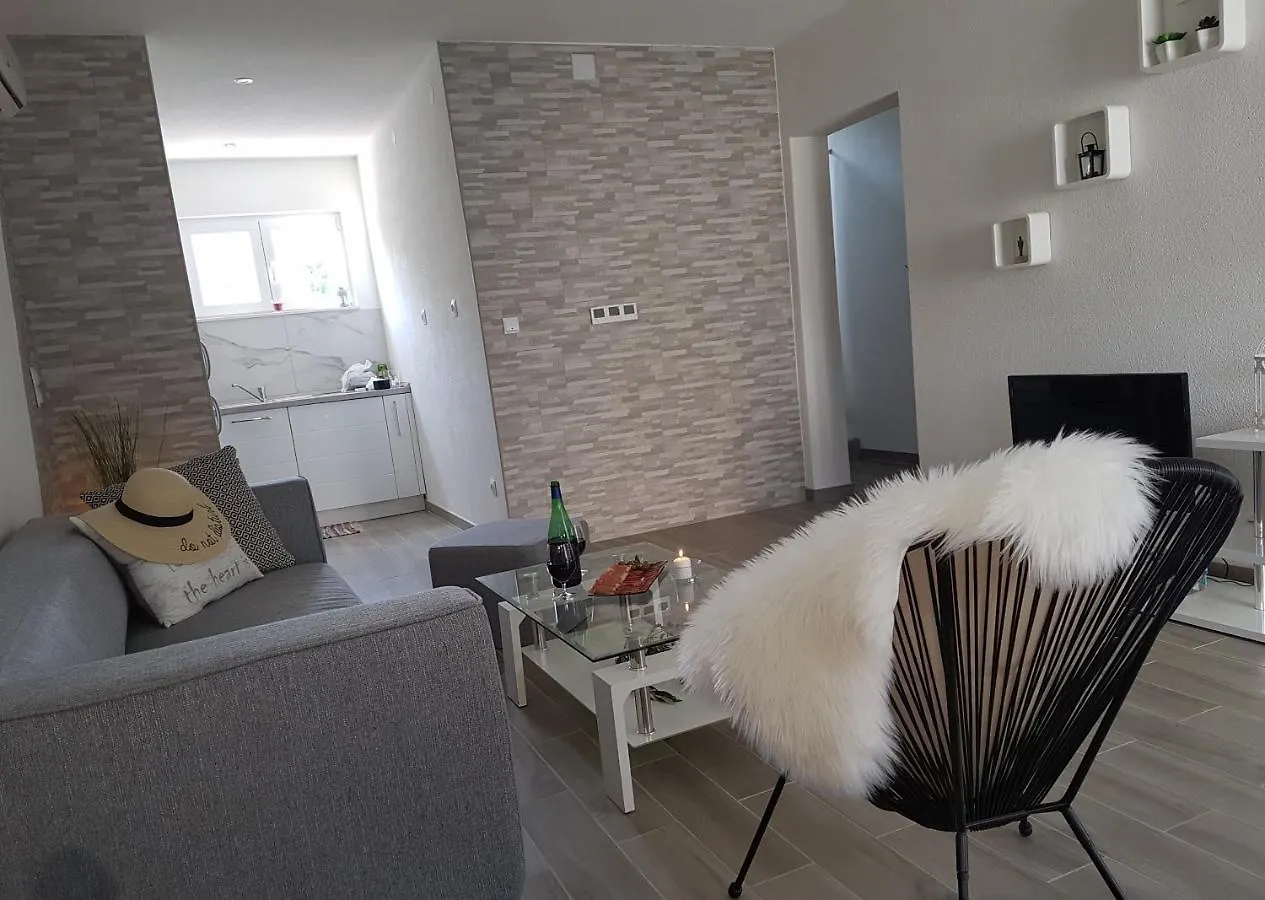Kuca Marija-Petra Apartment Kastela