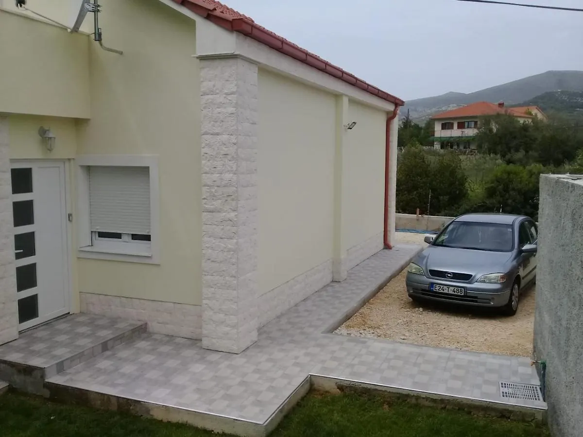 Kuca Marija-Petra Apartment Kastela