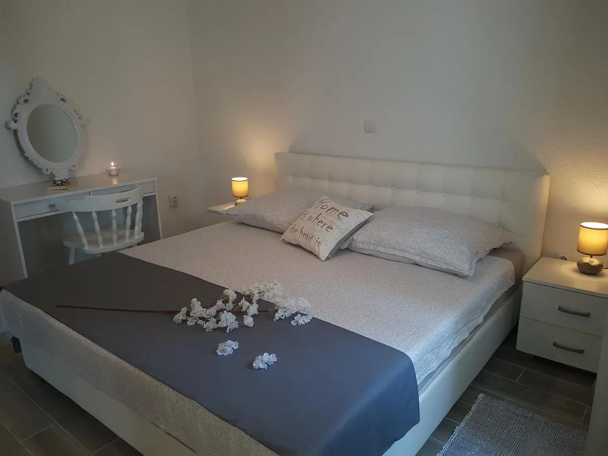Kuca Marija-Petra Apartment Kastela