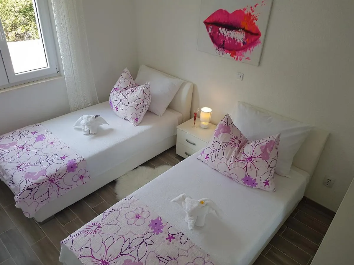 Kuca Marija-Petra Apartment Kastela